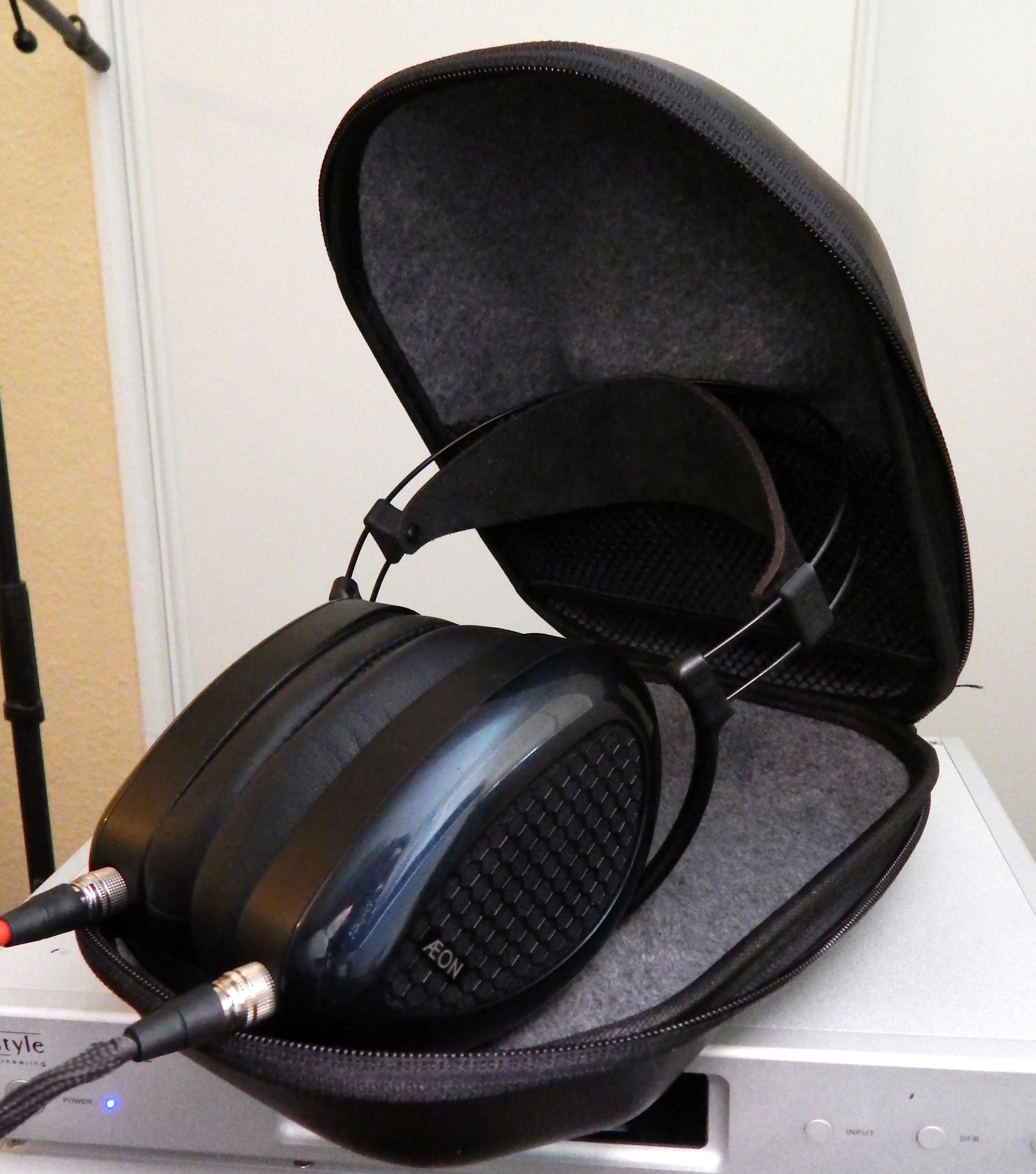 MrSpeakers AEON Flow Open Back Orthodynamic Headphones – The