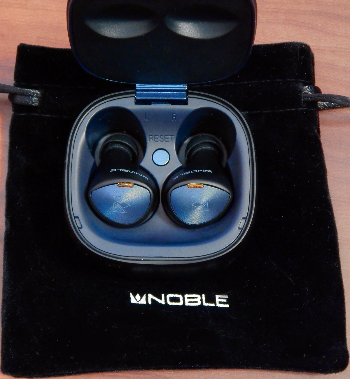 Noble audio mystique. Наушники Noble Falcon. Noble Audio Falcon Pro. Noble TWS Falcon Pro. Falcon Pro наушники.