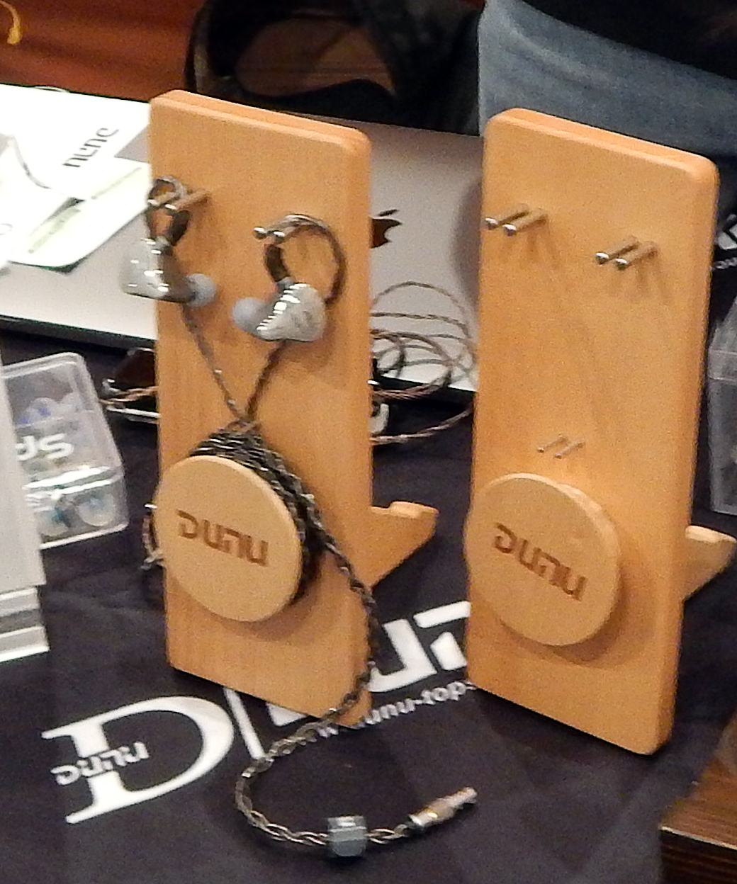 Dunu EST112 Dynamic/BA/Electrostatic Hybrid IEM CanJam SoCal 2021