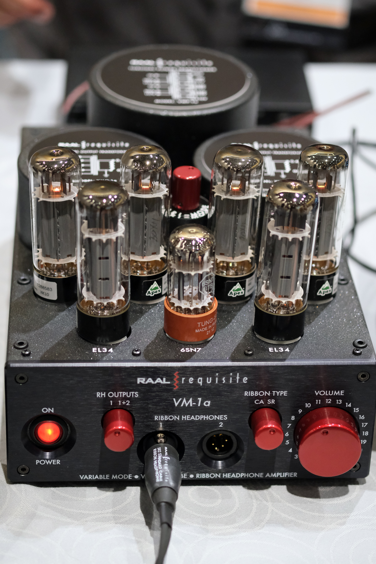 RAAL|requisite VM-1a Tube Ribbon Headphone Amplifier 