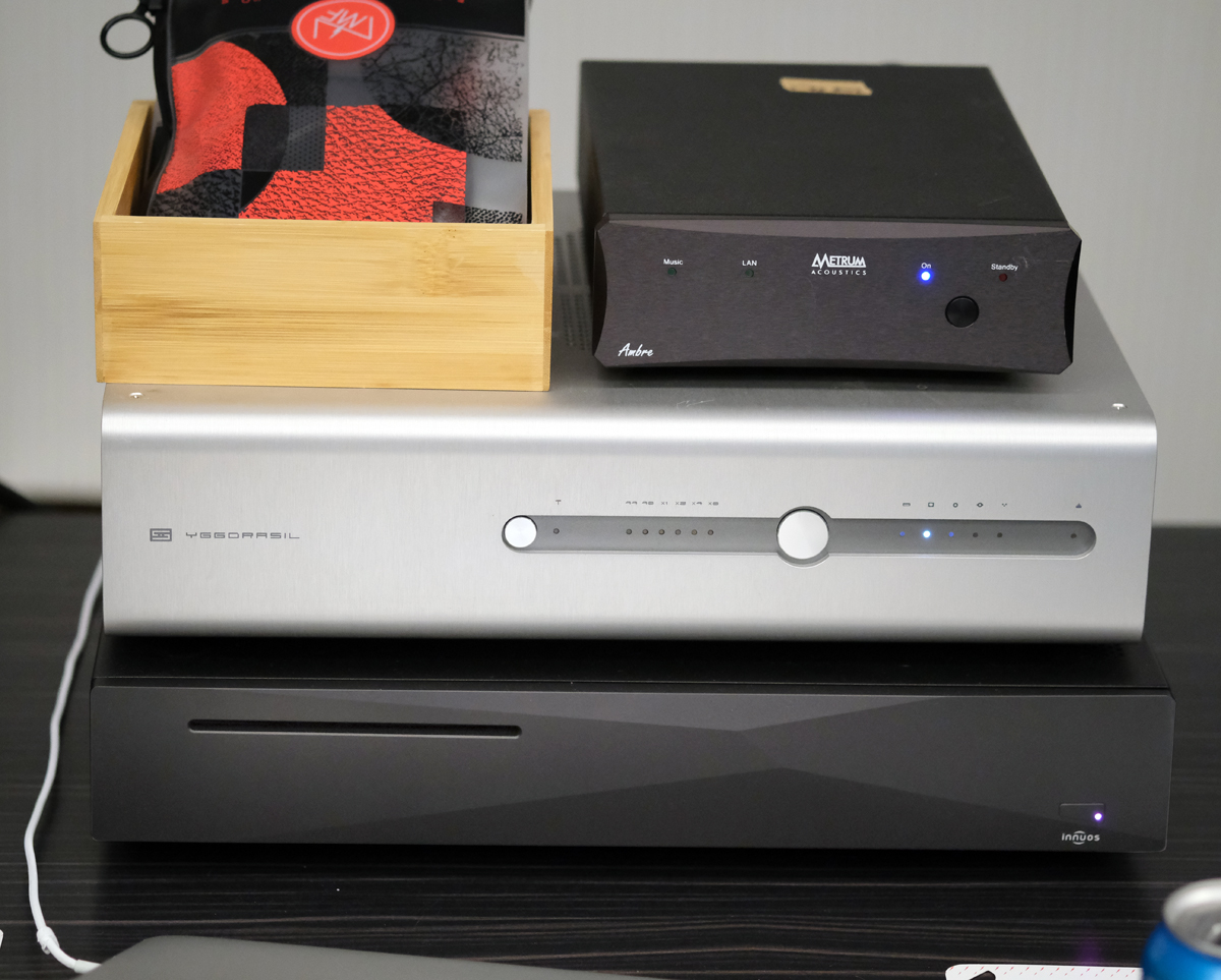 Metrum Acoustics Ambre Digital Endpoint, Schiit Ygggrasil DAC, Innuos ZENith Mk3 Music Server