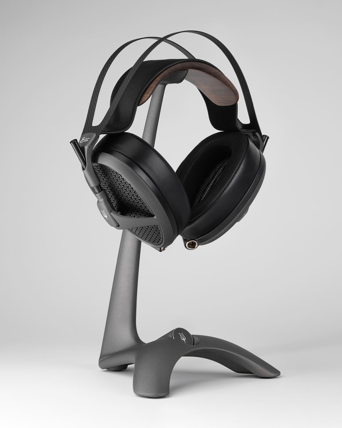 - The Elite Tungsten headphones - The Manta Tungsten headphone stand